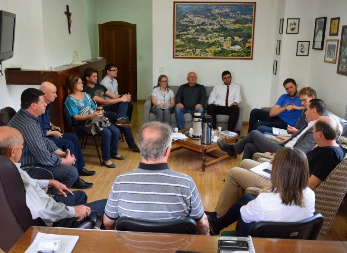 ACINP debate fomento ao turismo em reunião no Gabinete do Prefeito